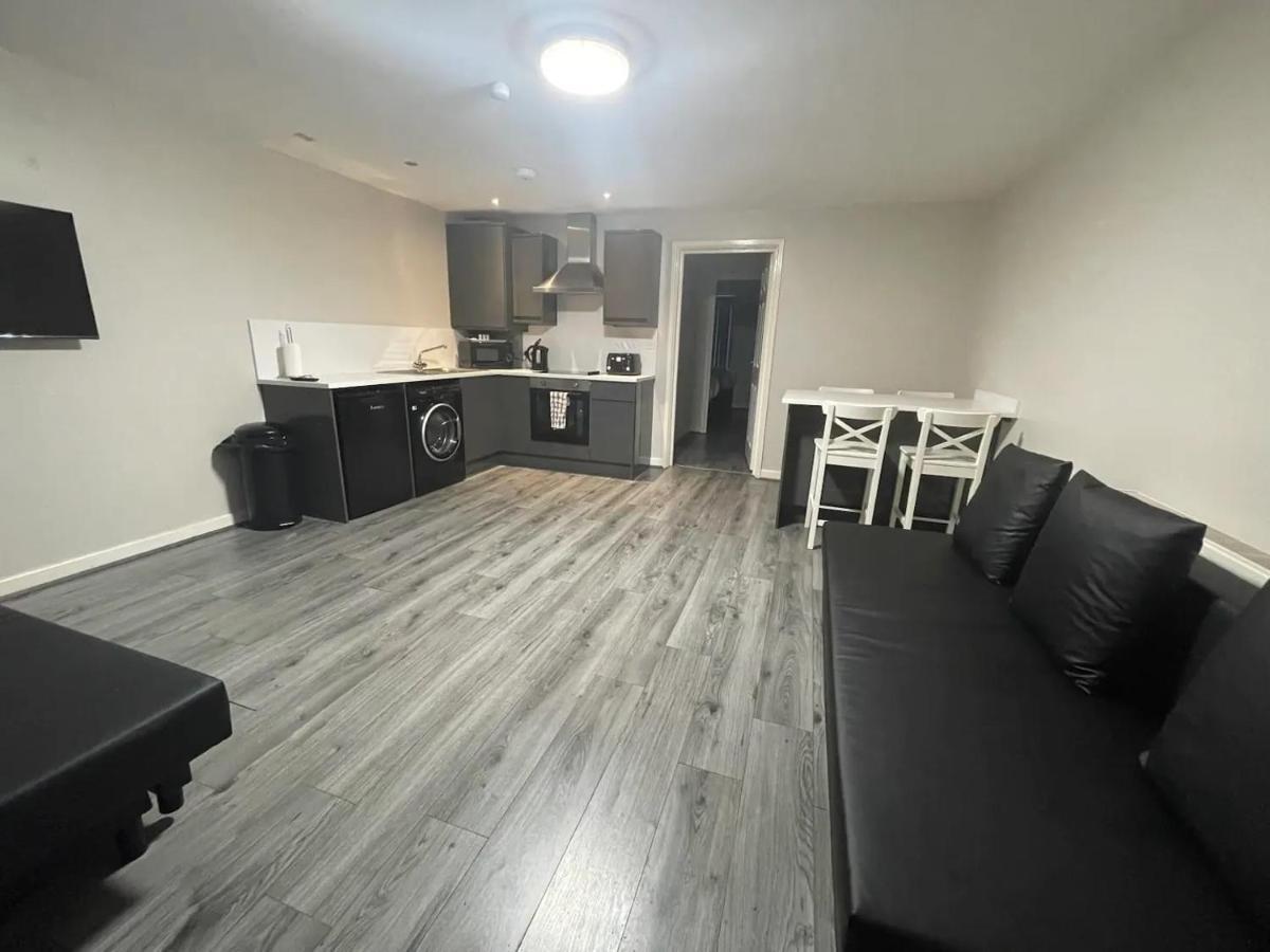 Hosted By Ryan - 2 Bedroom Apartment Liverpool Exterior photo